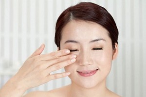 Cách massage mắt đúng cách 1